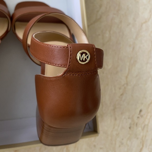 Brand new Michael Kors Shoes. Size 8.5 - Picture 4 of 7